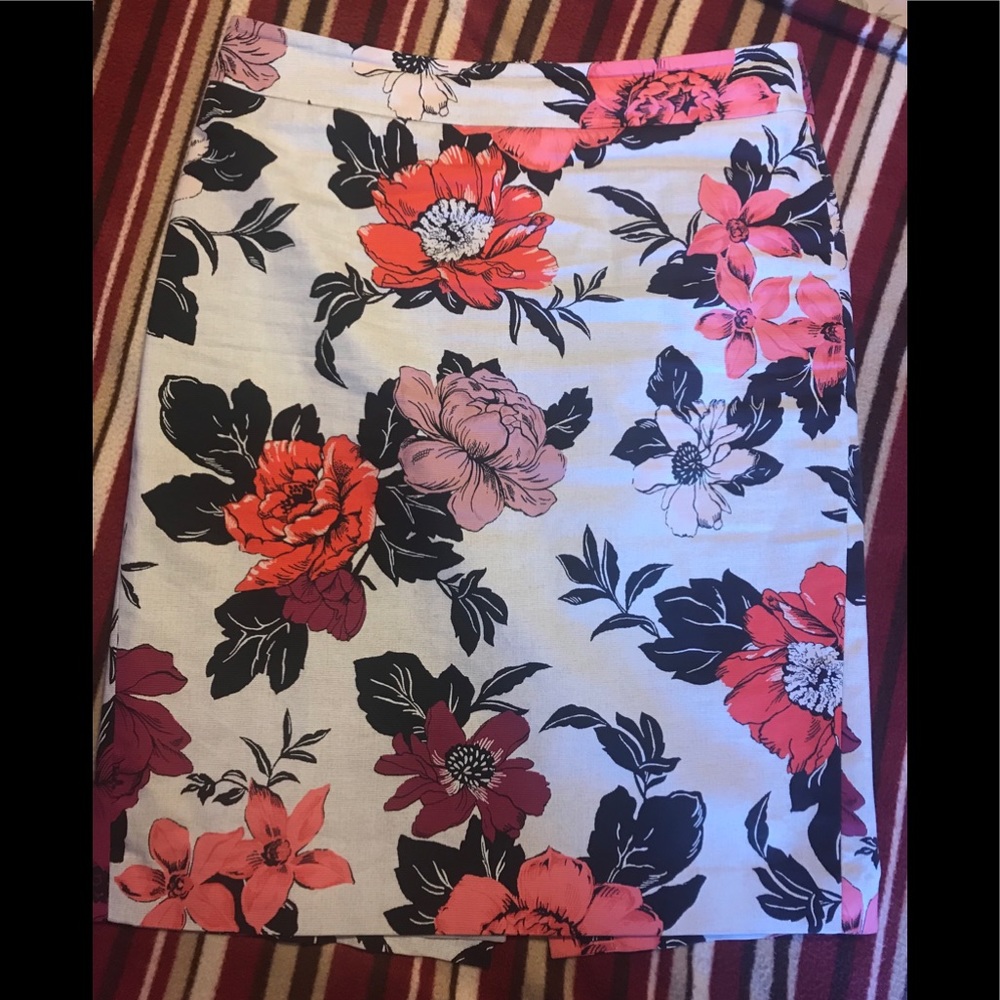 Traded Pretty flower skirt